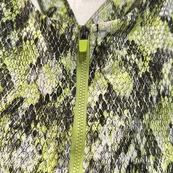 FABLETICS Women’s No-Bounce Sport Bra Zip Up Medium Animal Print - Picture 4 of 8